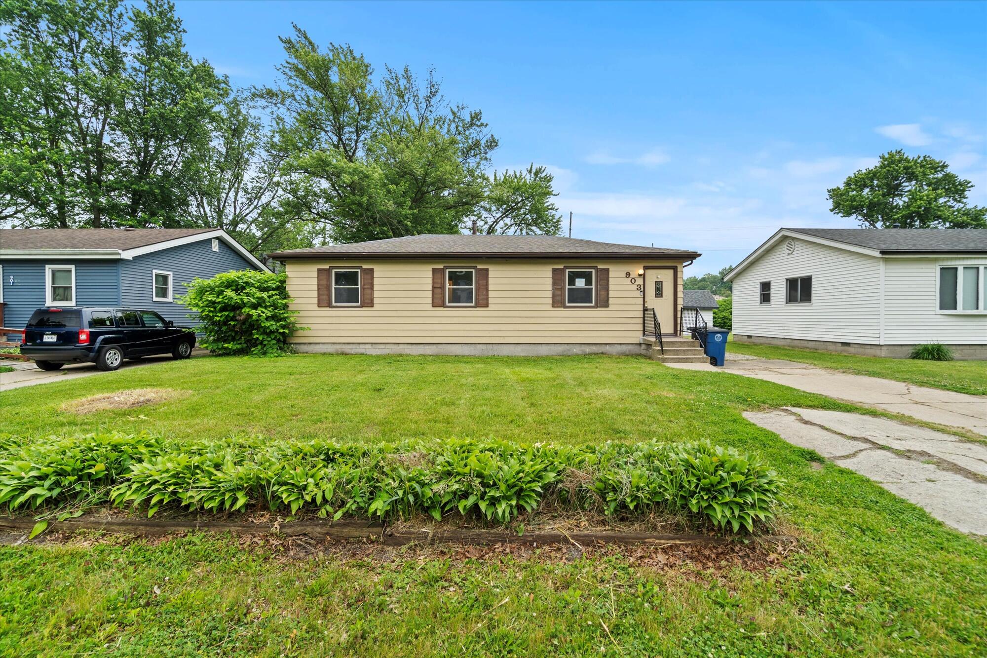 903 E 36th Place