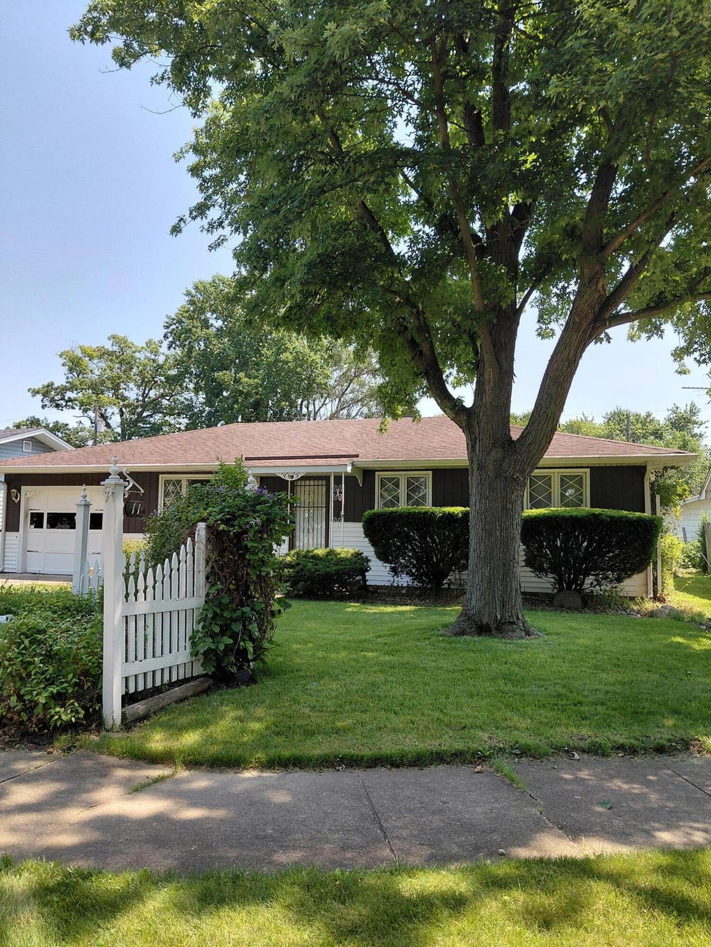 Photo of 11 N Wabash Street, Hobart, IN 46342 (MLS # 842211)