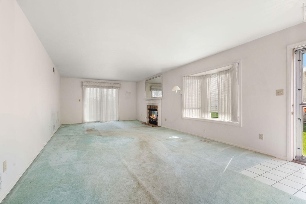 Photo of 711 E 92nd Place, Merrillville, IN 46410 (MLS # 837272)