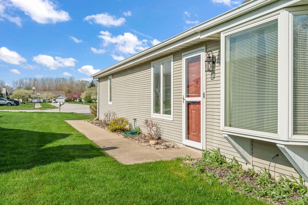 Photo of 711 E 92nd Place, Merrillville, IN 46410 (MLS # 837272)