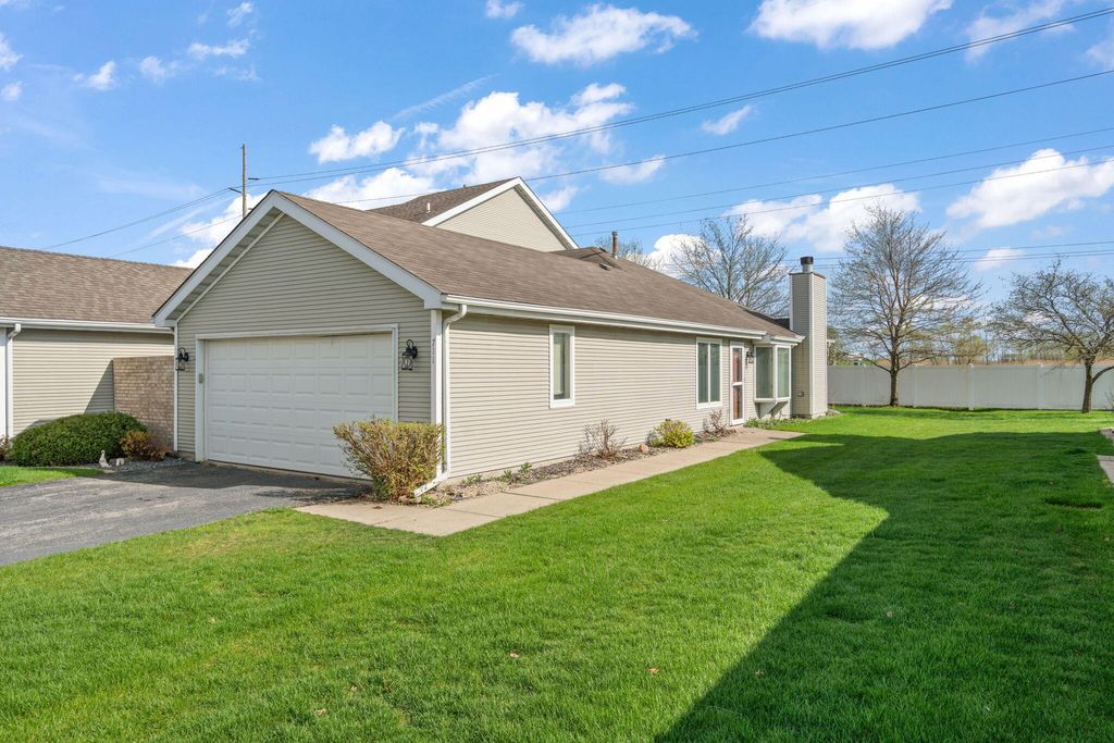 Photo of 711 E 92nd Place, Merrillville, IN 46410 (MLS # 837272)