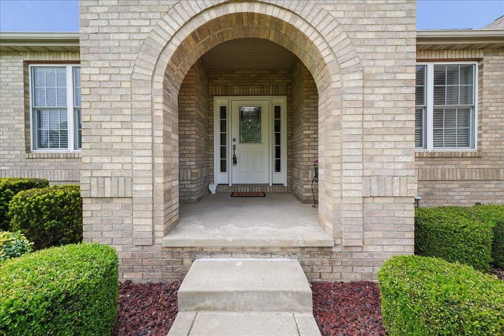 Photo of 104 Stone Creek Drive, Valparaiso, IN 46383 (MLS # 839453)