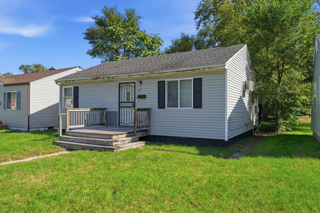 Photo of 413 Dallas Street, Gary, IN 46406 (MLS # 847297)