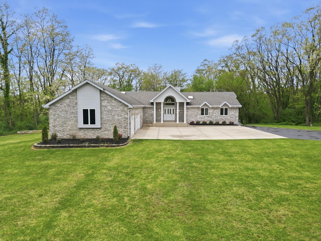 Photo of 502 W 100 N, Valparaiso, IN 46385 (MLS # 839196)