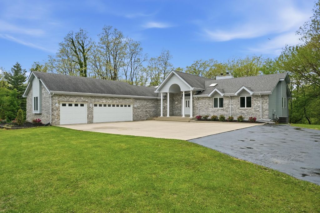 Photo of 502 W 100 N, Valparaiso, IN 46385 (MLS # 839196)