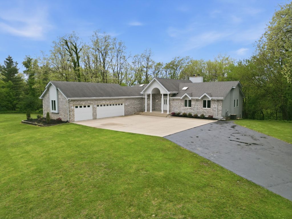 Photo of 502 W 100 N, Valparaiso, IN 46385 (MLS # 839196)