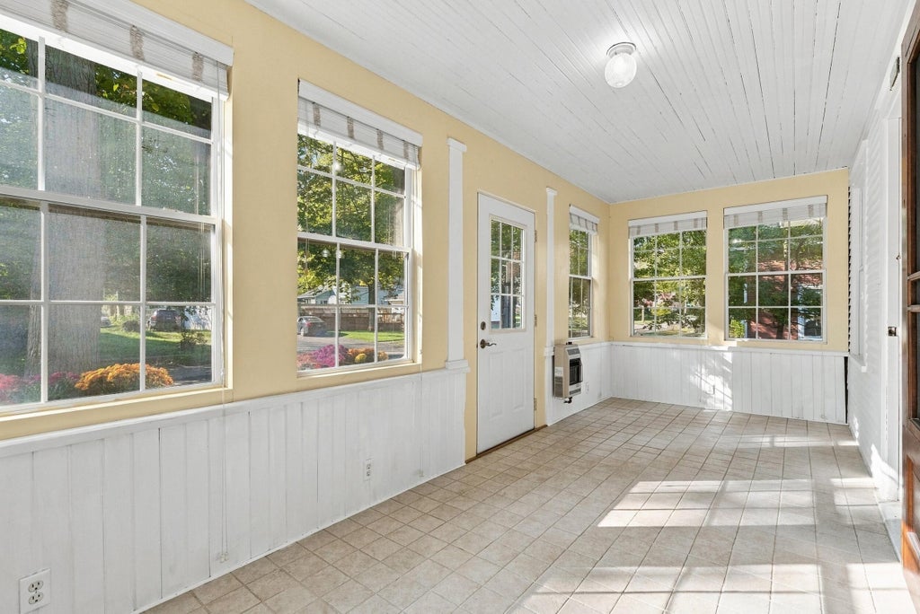 Photo of 605 Institute Street, Valparaiso, IN 46383 (MLS # 847278)