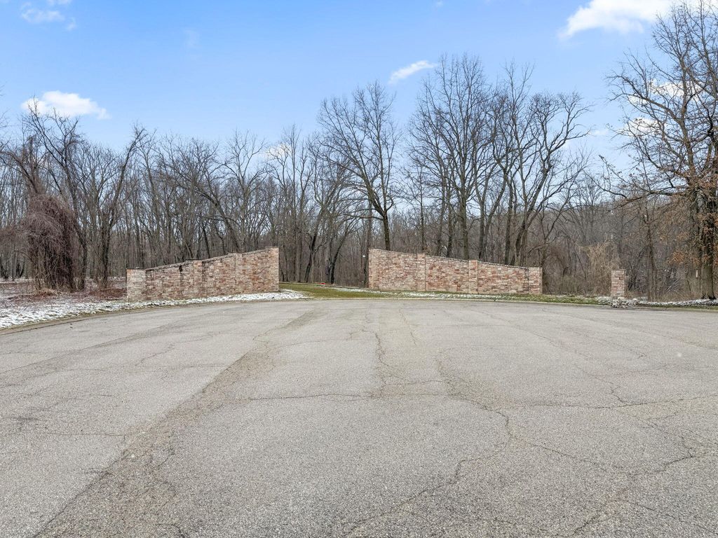 Photo of 785 W 200 N, Valparaiso, IN 46385 (MLS # 835568)