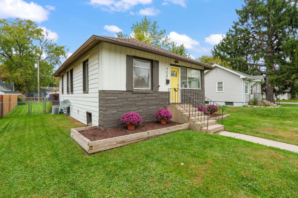 Photo of 408 S 11th Street, Chesterton, IN 46304 (MLS # 846797)