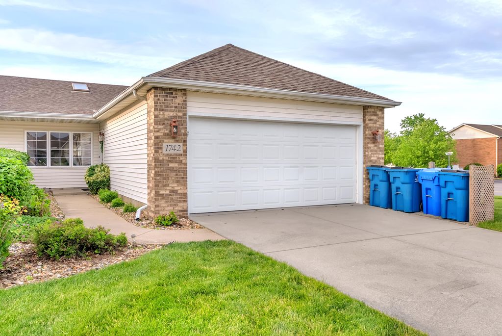 Photo of 1742 Dogwood Drive, Crown Point, IN 46307 (MLS # 839413)