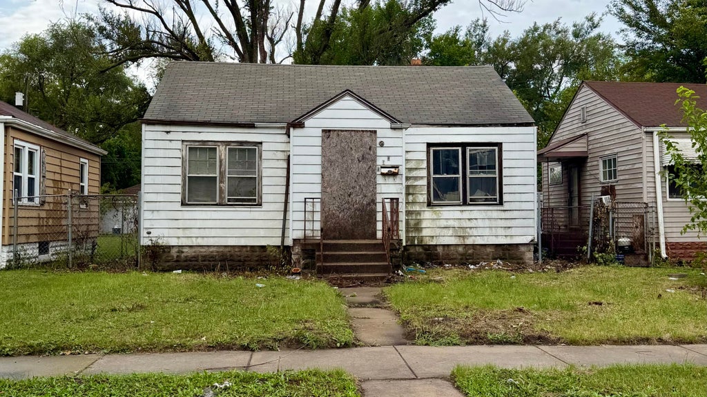 Photo of 818 Louisiana Street, Gary, IN 46402 (MLS # 845880)