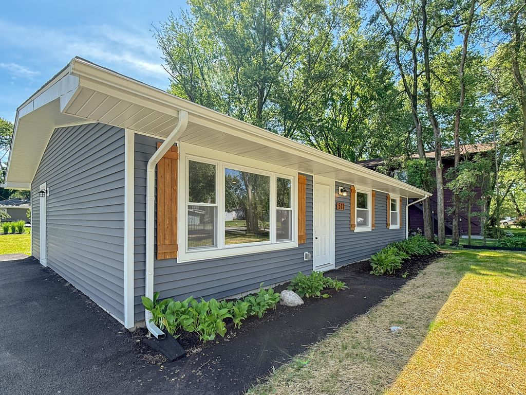 Photo of 511 S 22nd Street, Chesterton, IN 46304 (MLS # 840554)