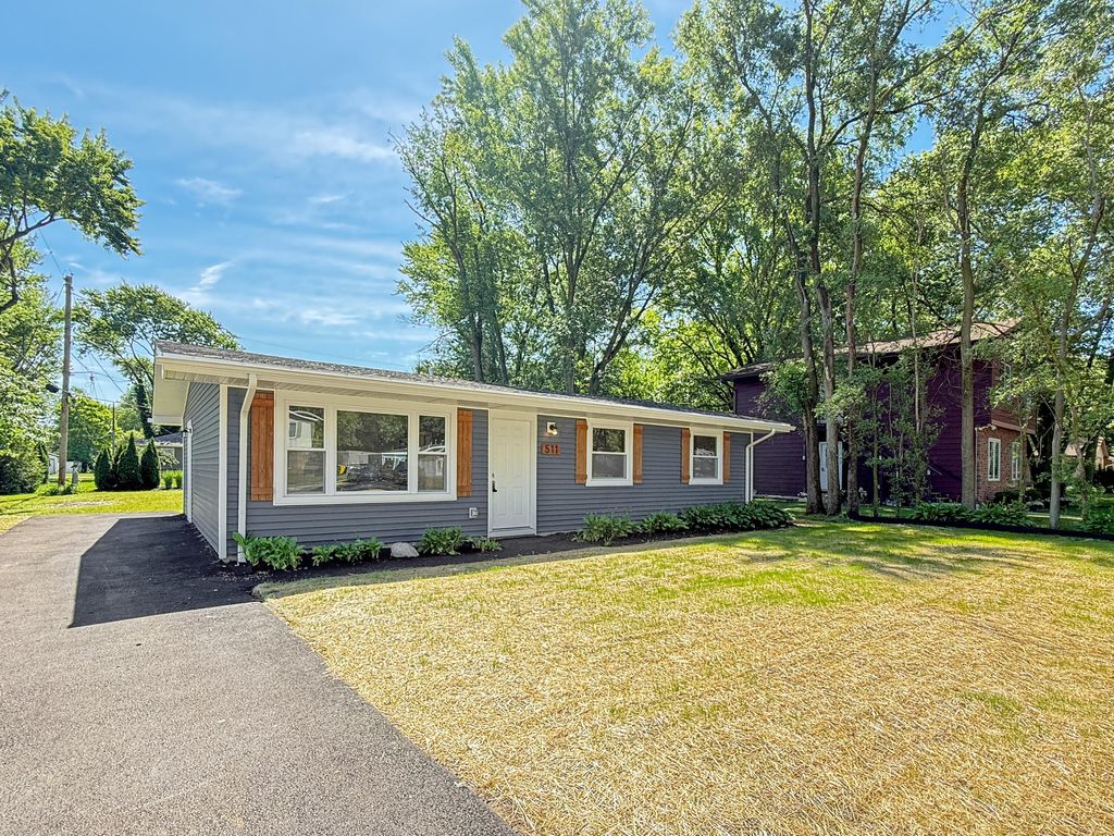 Photo of 511 S 22nd Street, Chesterton, IN 46304 (MLS # 840554)
