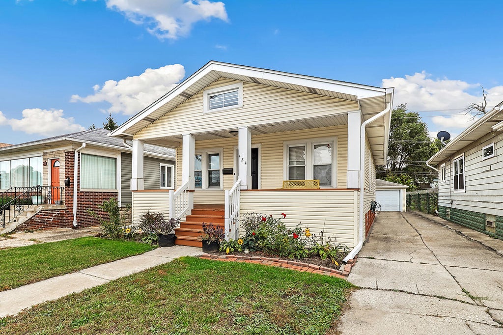 Photo of 424 E 165th Street, Hammond, IN 46324 (MLS # 846935)