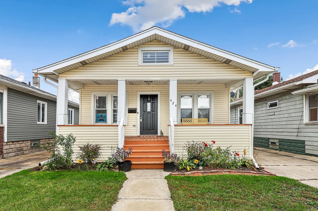Photo of 424 E 165th Street, Hammond, IN 46324 (MLS # 846935)