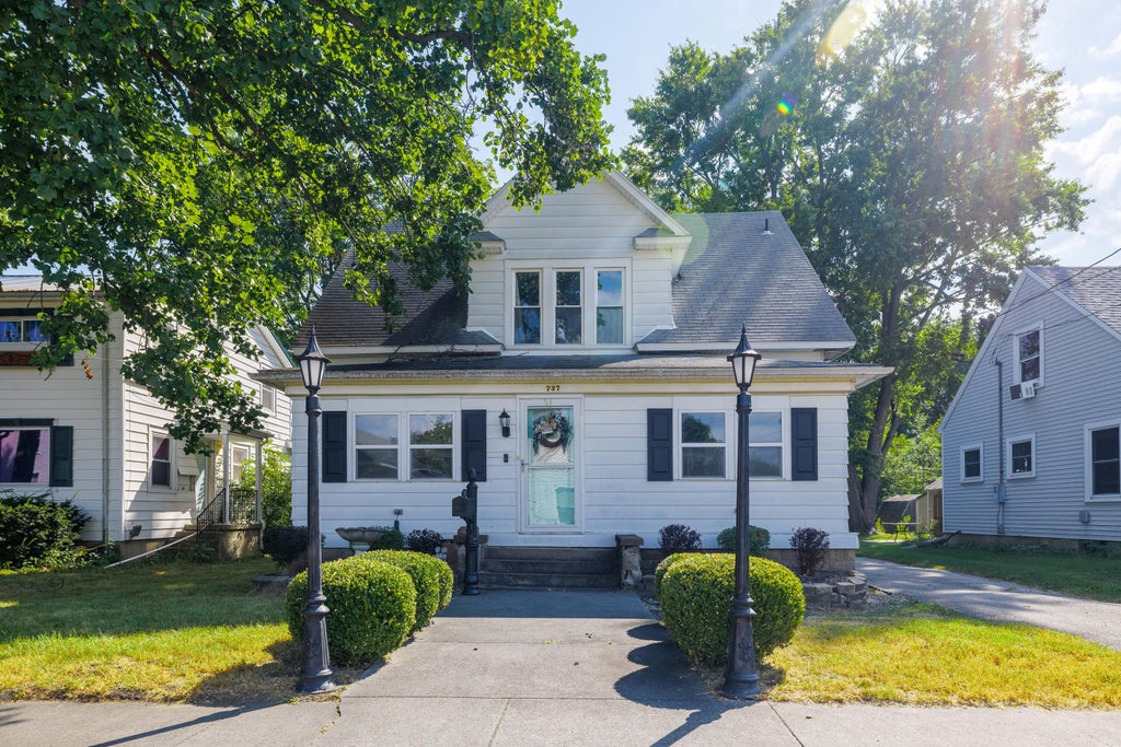 Photo of 737 N College Avenue, Rensselaer, IN 47978 (MLS # 845023)