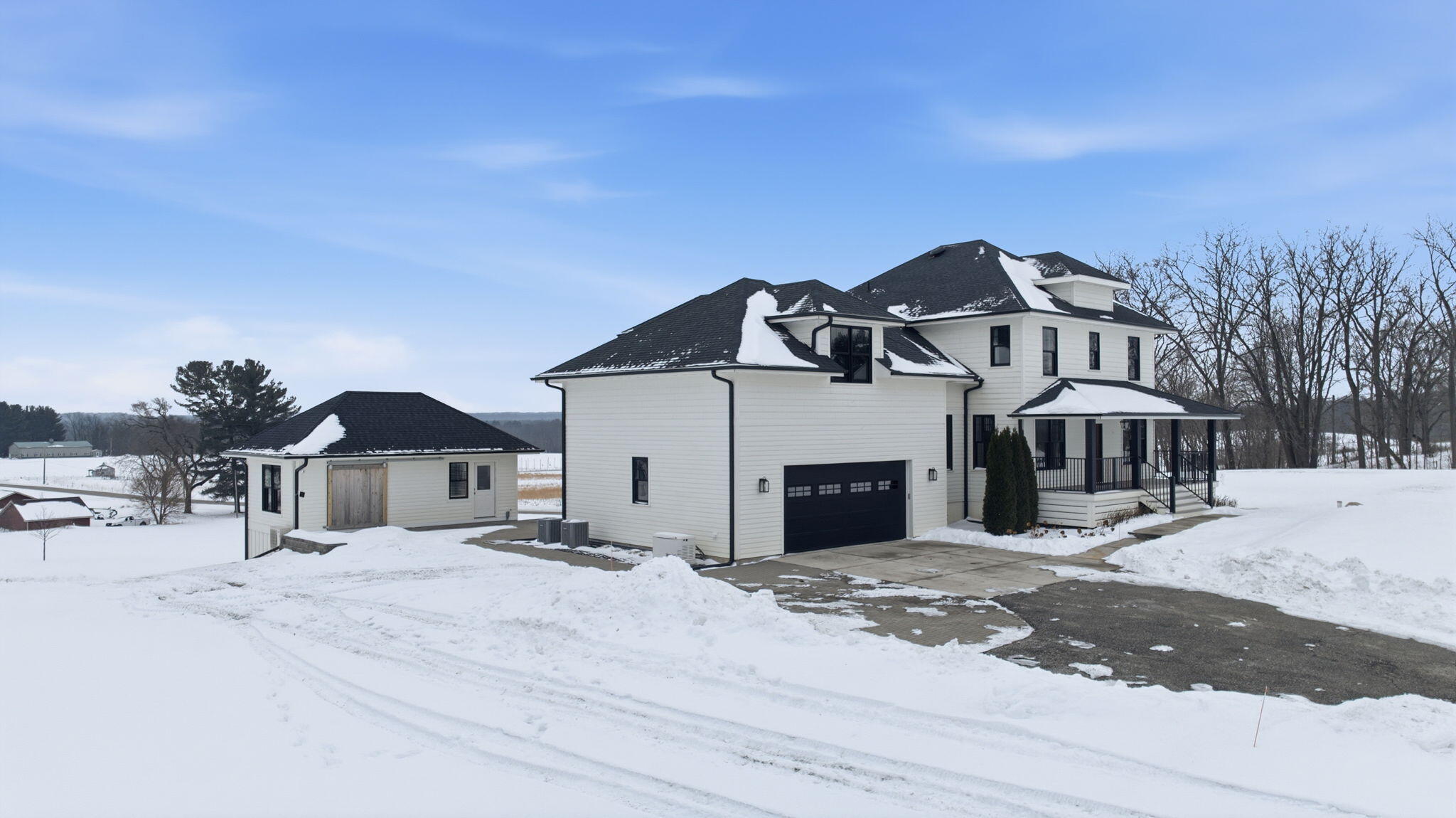 10001 N Beverly Lane