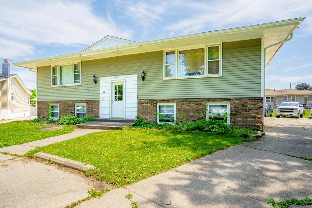 Photo of 5107 W 77th Court, Schererville, IN 46375 (MLS # 842291)