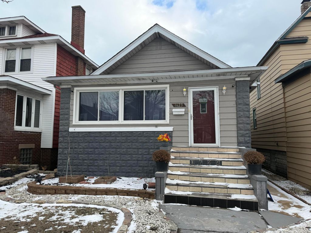 Photo of 1623 Central Avenue, Whiting, IN 46394 (MLS # 834129)