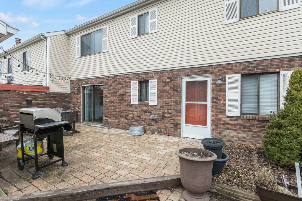 Photo of 2016 Laura Lane, Chesterton, IN 46304 (MLS # 835091)