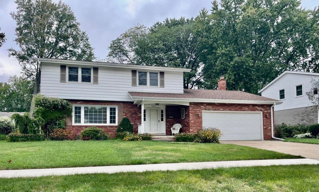 Photo of 2505 Dorset Drive, Valparaiso, IN 46383 (MLS # 846410)