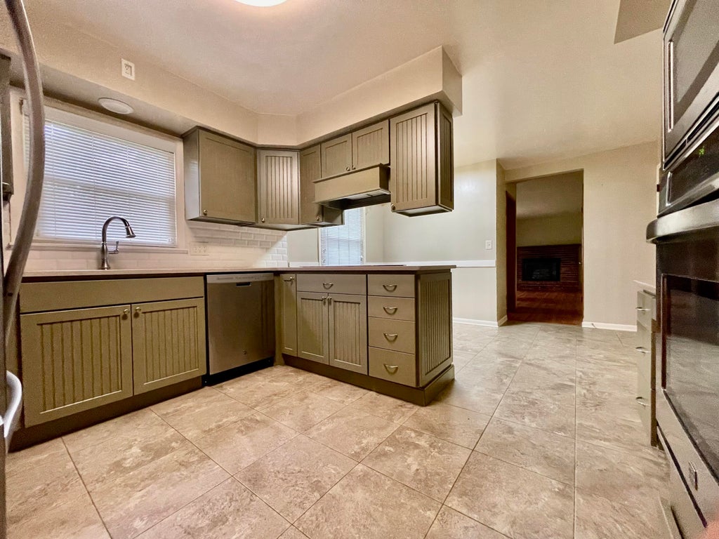 Photo of 2505 Dorset Drive, Valparaiso, IN 46383 (MLS # 846410)