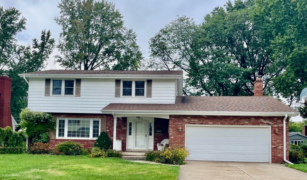 Photo of 2505 Dorset Drive, Valparaiso, IN 46383 (MLS # 846410)