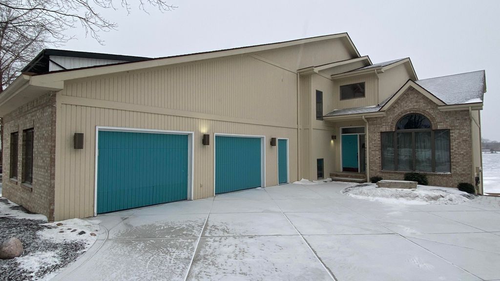 Photo of 2480 E Lakeshore Drive, Crown Point, IN 46307 (MLS # 833627)