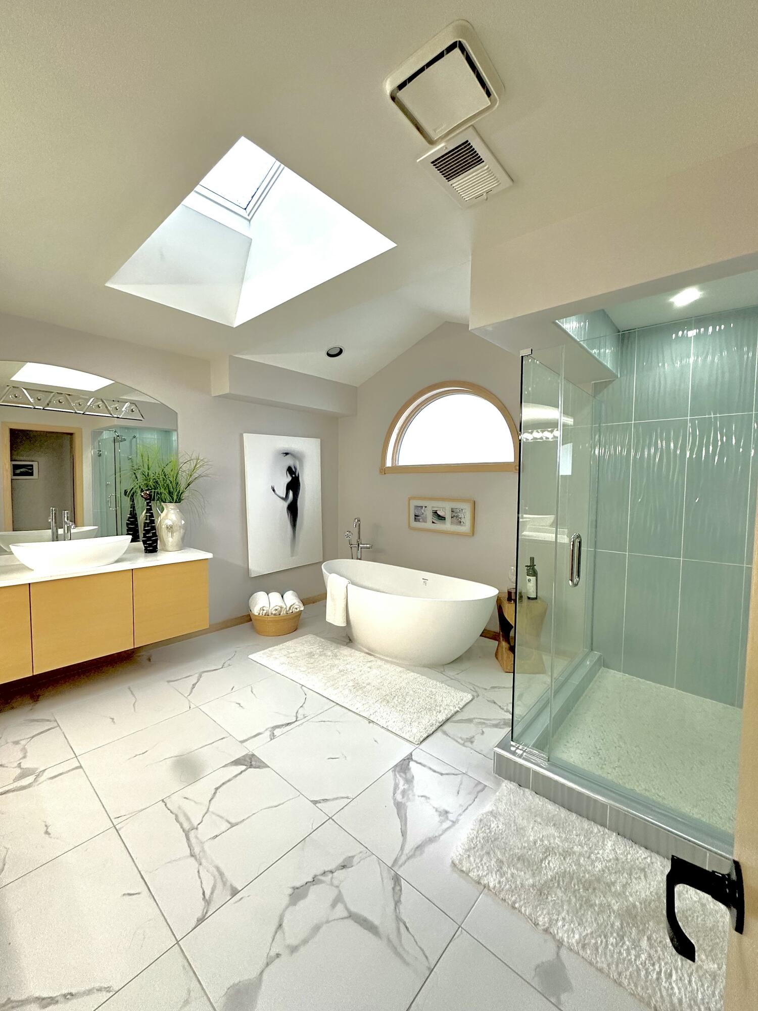 2480 E Lakeshore Drive