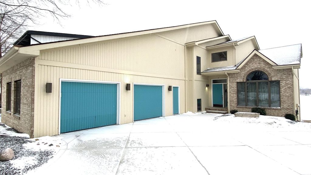 Photo of 2480 E Lakeshore Drive, Crown Point, IN 46307 (MLS # 833627)