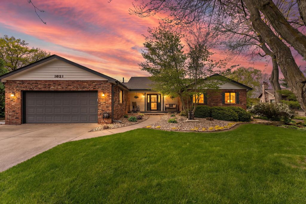 Photo of 1821 Forest Lane, Crown Point, IN 46307 (MLS # 838181)