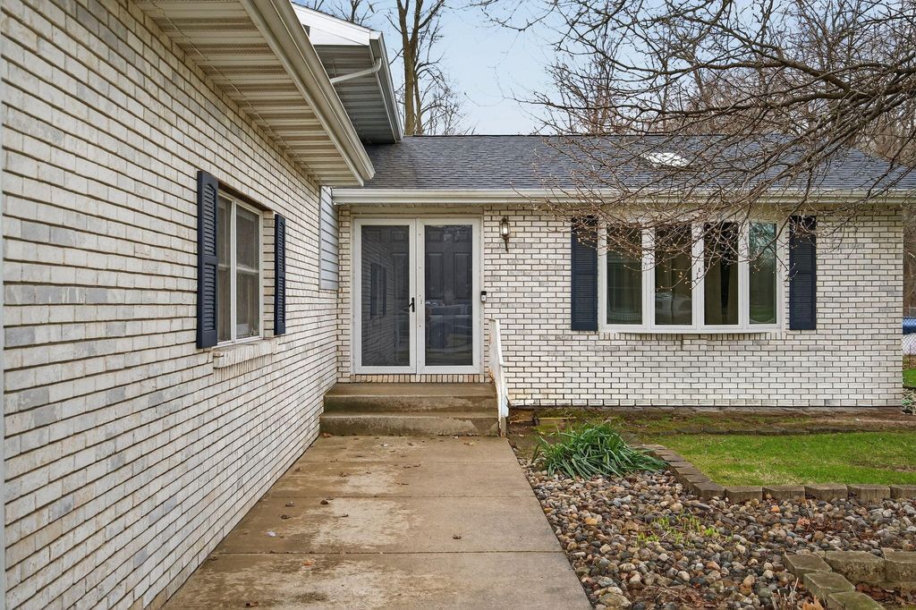 Photo of 292 Streamwood Drive, Valparaiso, IN 46383 (MLS # 835726)