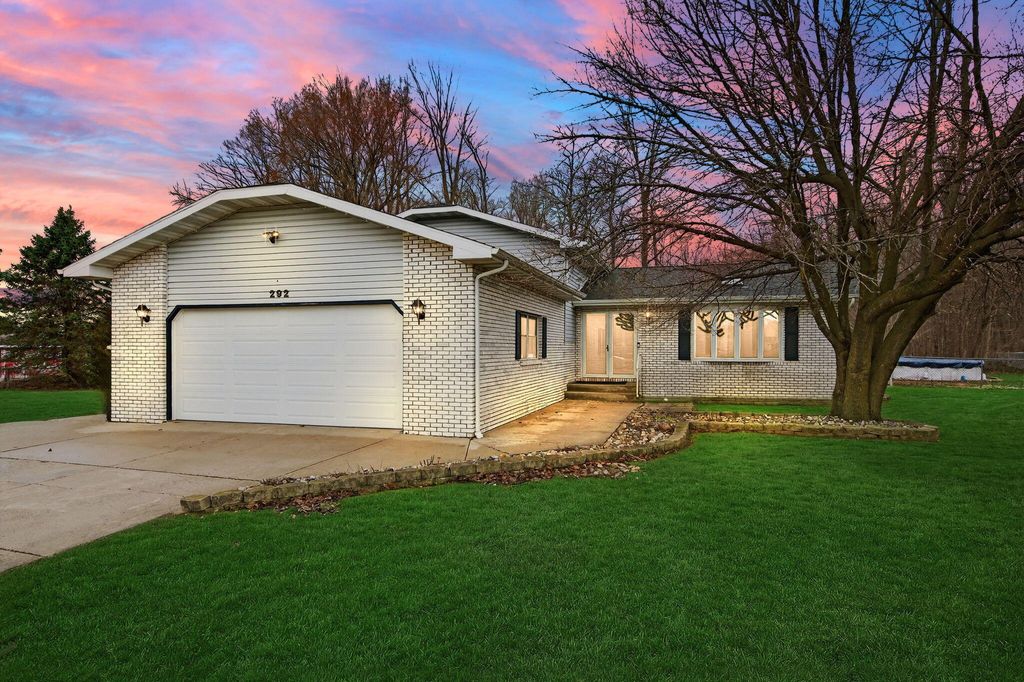 Photo of 292 Streamwood Drive, Valparaiso, IN 46383 (MLS # 835726)