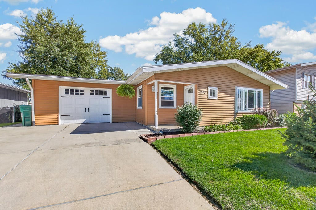 Photo of 541 Raven Road, Valparaiso, IN 46385 (MLS # 846022)