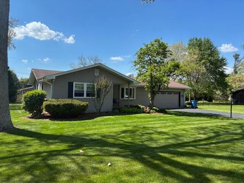 Property photo of 546 Gardenia Street Se, Demotte, IN 46310