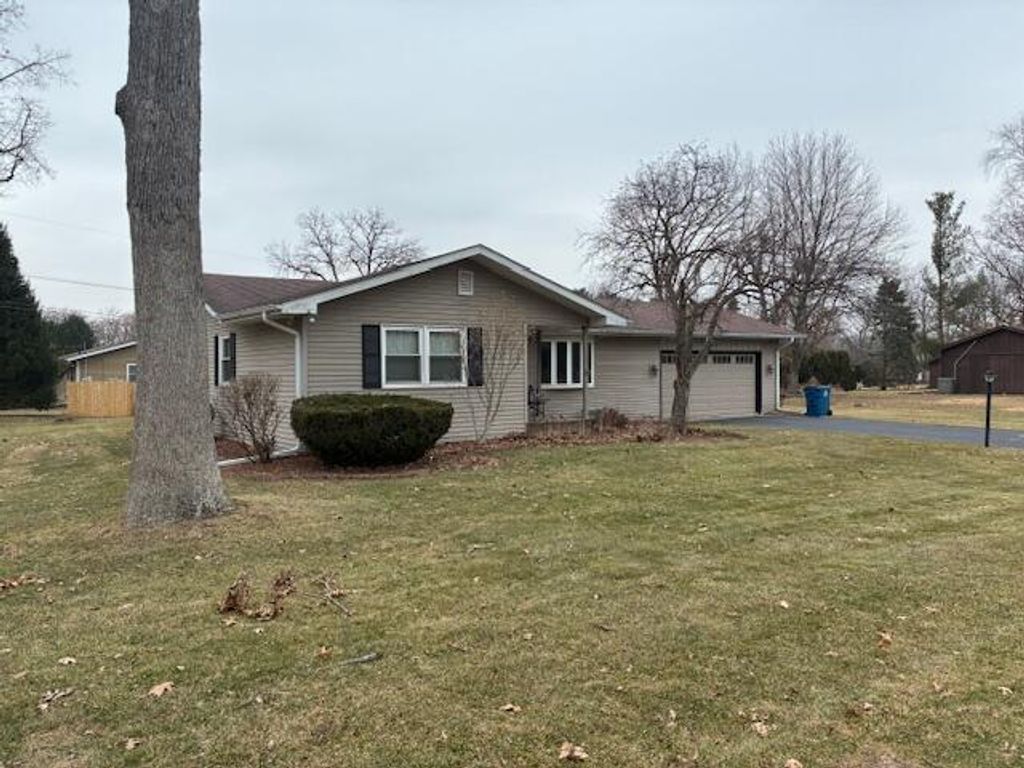 Photo of 546 Gardenia Street SE, DeMotte, IN 46310 (MLS # 834832)