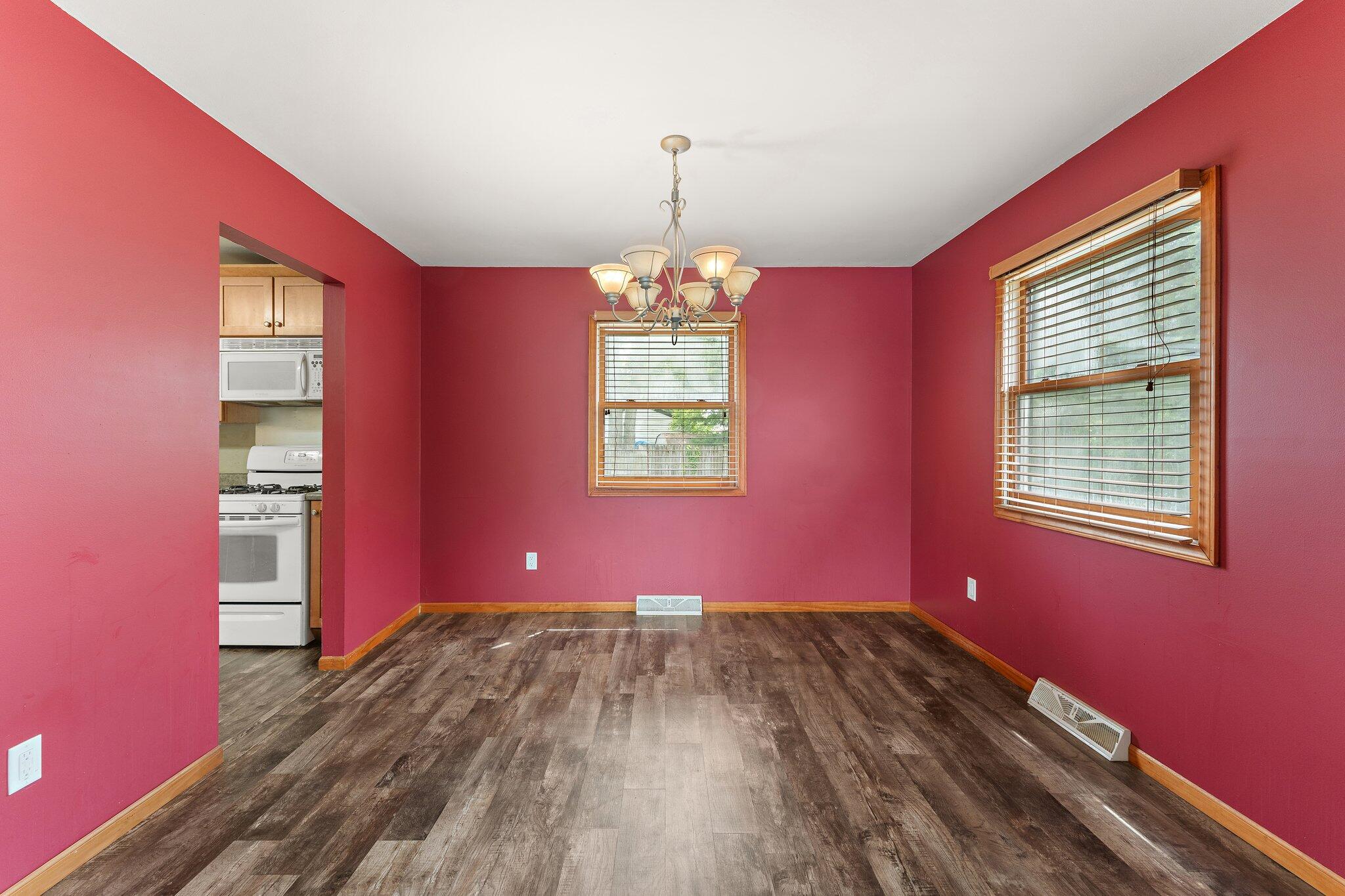 Valparaiso, Indiana 46383, United States, 3 Bedrooms Bedrooms, ,2 BathroomsBathrooms,Residential,Pending,142209