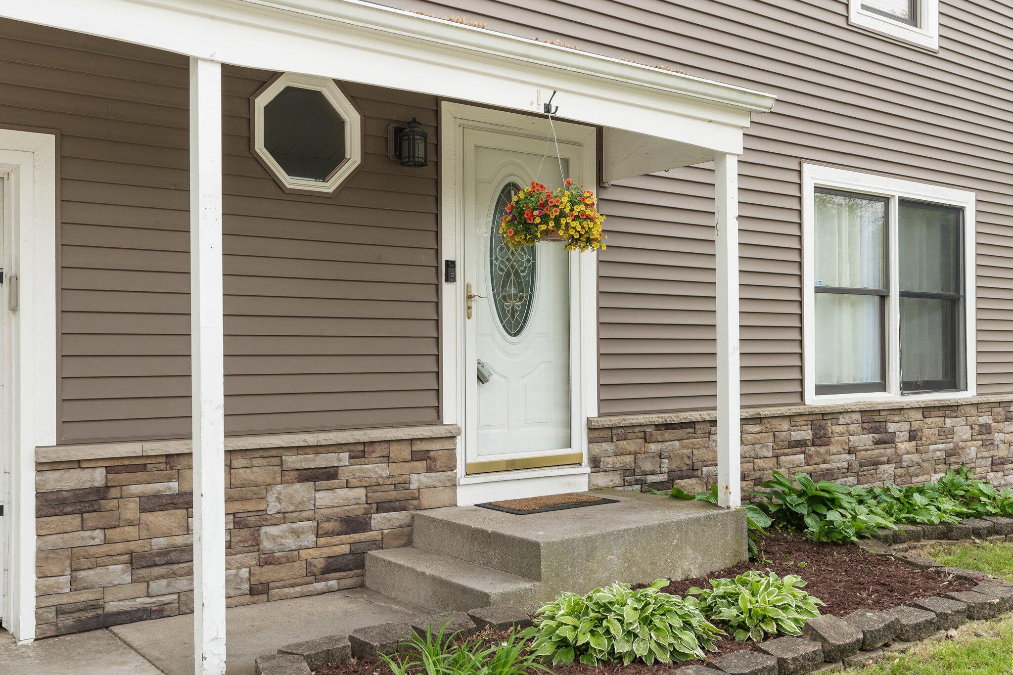 Valparaiso, Indiana 46383, United States, 3 Bedrooms Bedrooms, ,2 BathroomsBathrooms,Residential,Pending,142209