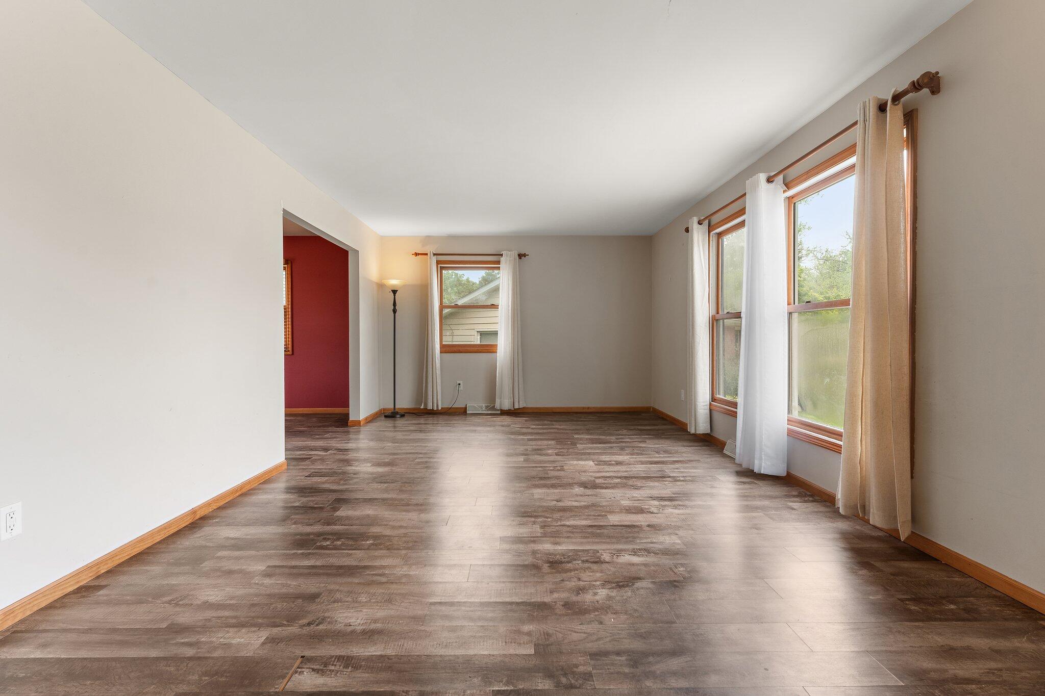 Valparaiso, Indiana 46383, United States, 3 Bedrooms Bedrooms, ,2 BathroomsBathrooms,Residential,Pending,142209