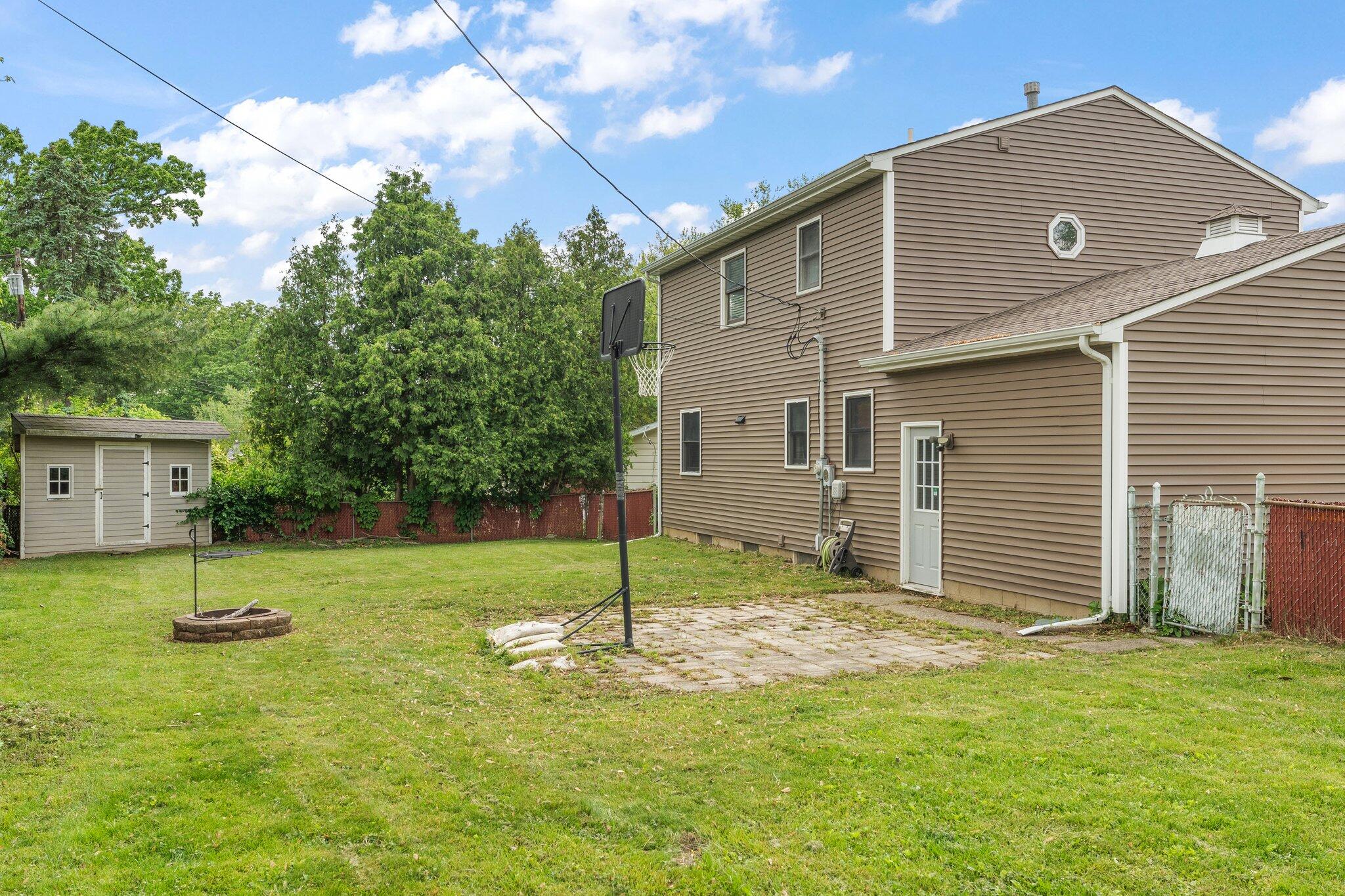 Valparaiso, Indiana 46383, United States, 3 Bedrooms Bedrooms, ,2 BathroomsBathrooms,Residential,Pending,142209