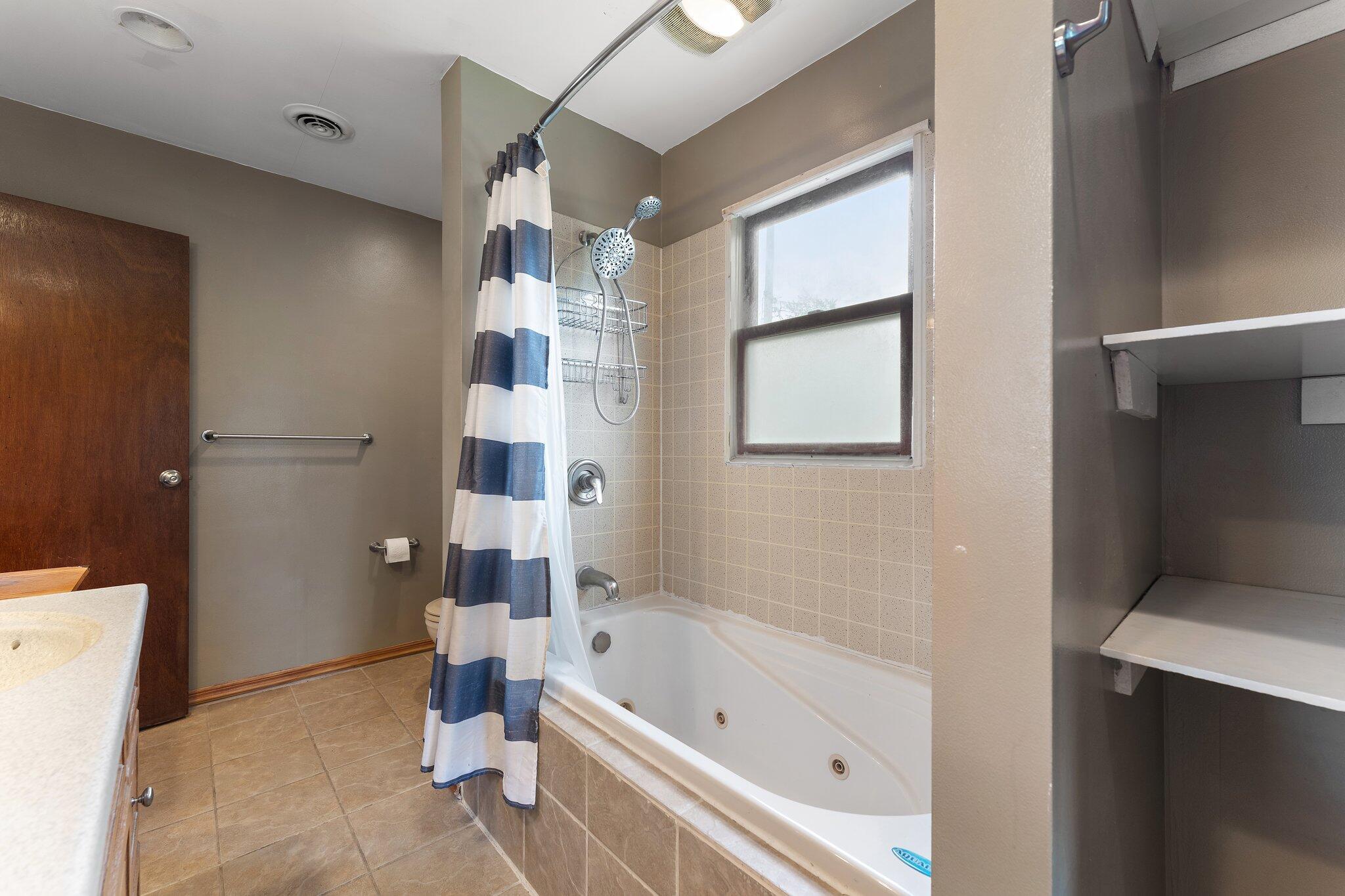 Valparaiso, Indiana 46383, United States, 3 Bedrooms Bedrooms, ,2 BathroomsBathrooms,Residential,Pending,142209