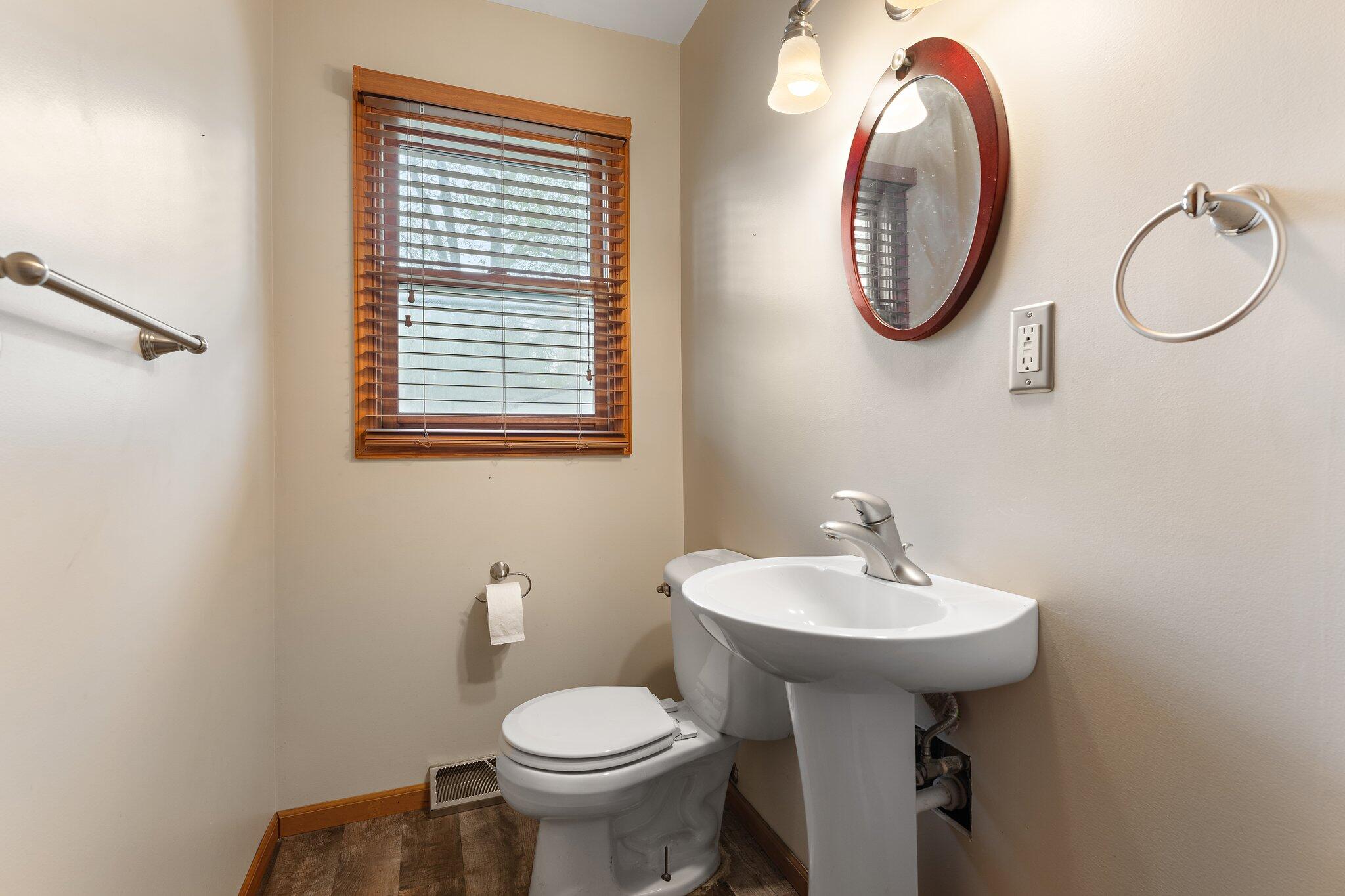 Valparaiso, Indiana 46383, United States, 3 Bedrooms Bedrooms, ,2 BathroomsBathrooms,Residential,Pending,142209