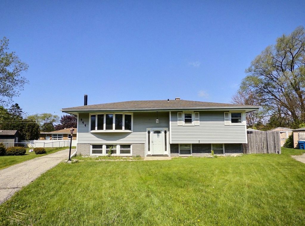 Photo of 944 W 54th Place, Merrillville, IN 46410 (MLS # 838380)