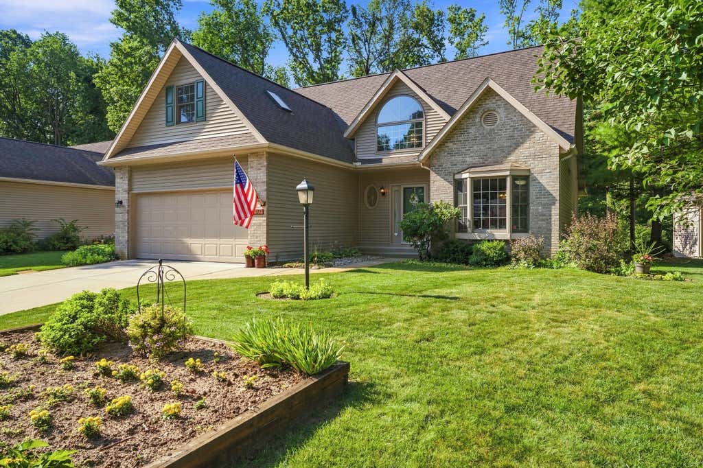 Photo of 2017 Woodland Estates Drive, Elkhart, IN 46514 (MLS # 843420)