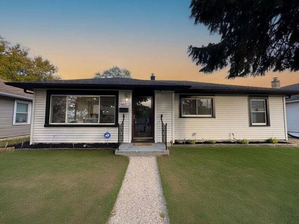 Photo of 6637 S Mccook Avenue, Hammond, IN 46323 (MLS # 836604)