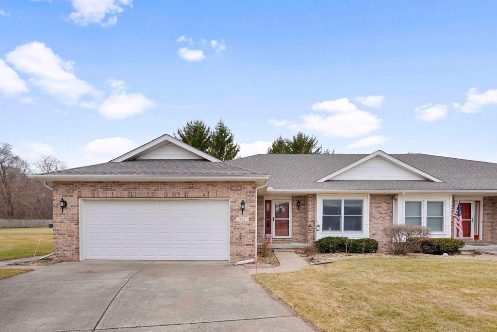 Photo of 712 Dogwood Court SW, DeMotte, IN 46310 (MLS # 834355)