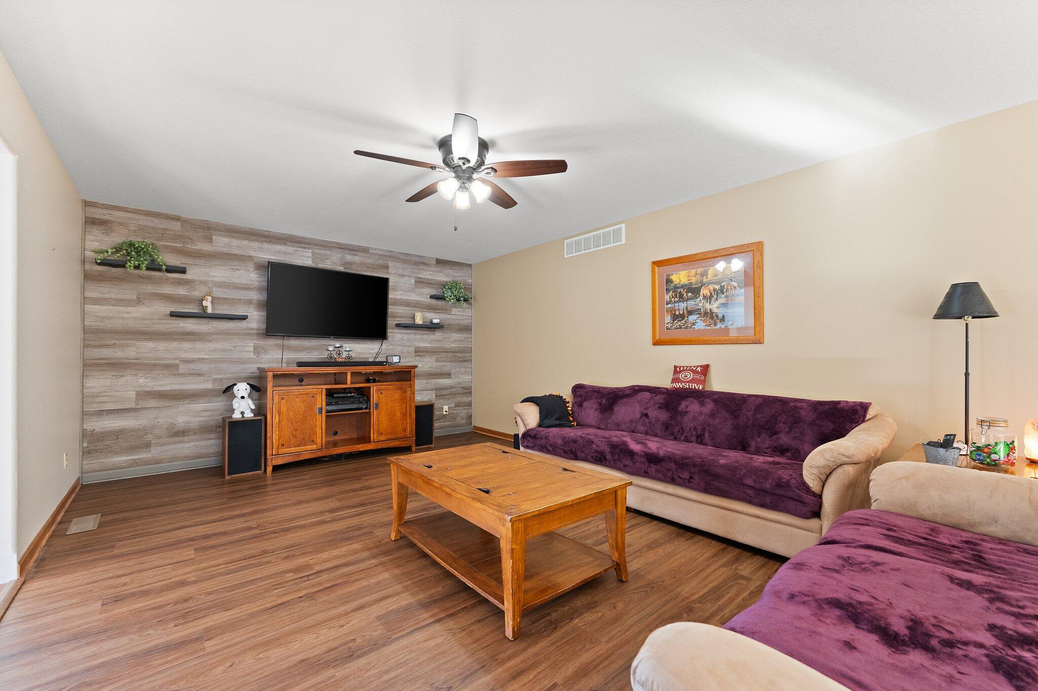 Demotte, Indiana 46310, United States, 3 Bedrooms Bedrooms, ,4 BathroomsBathrooms,Residential,Pending,82782