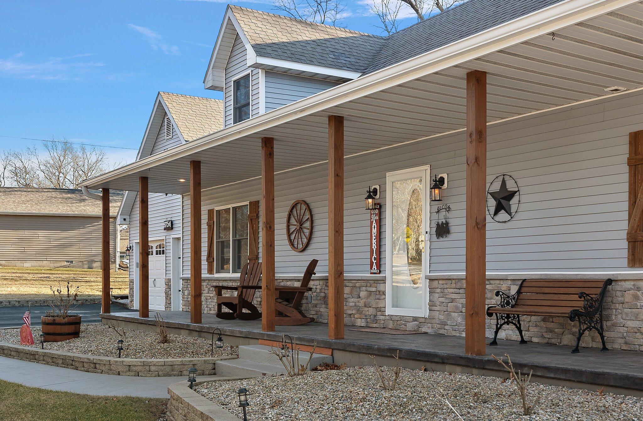 Demotte, Indiana 46310, United States, 3 Bedrooms Bedrooms, ,4 BathroomsBathrooms,Residential,Pending,82782