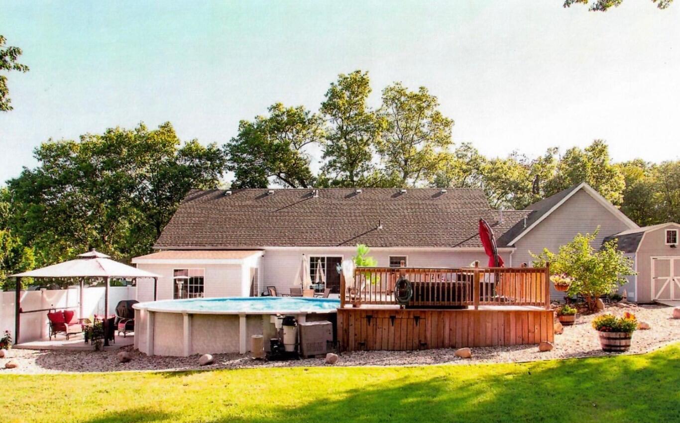 Demotte, Indiana 46310, United States, 3 Bedrooms Bedrooms, ,4 BathroomsBathrooms,Residential,Pending,82782