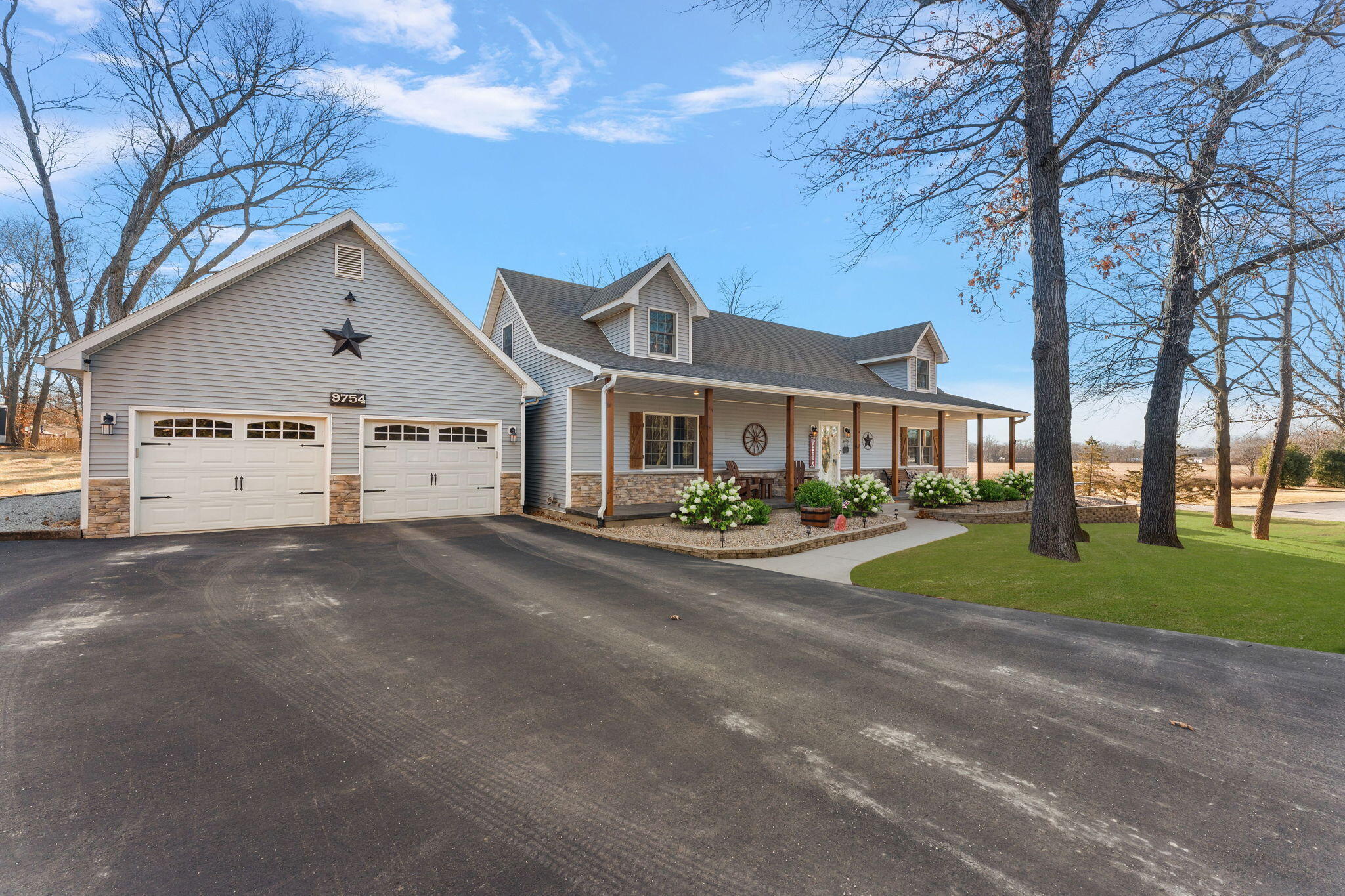 Demotte, Indiana 46310, United States, 3 Bedrooms Bedrooms, ,4 BathroomsBathrooms,Residential,Pending,82782